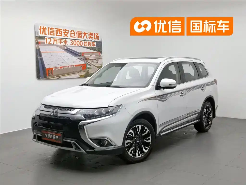 Mitsubishi Outlander 2020 — фото 1