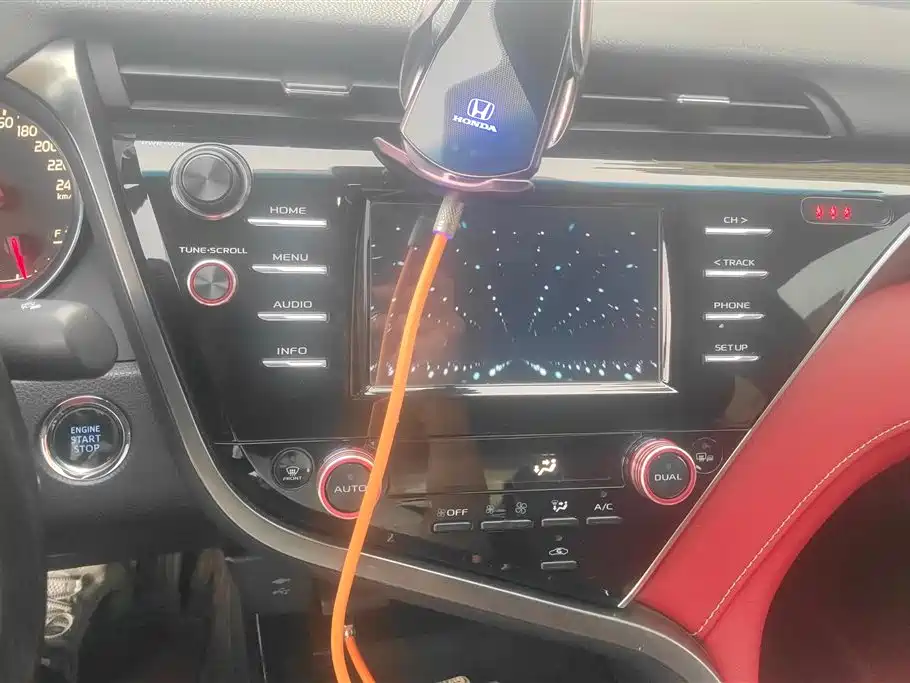 Toyota Camry 2019 — фото 13
