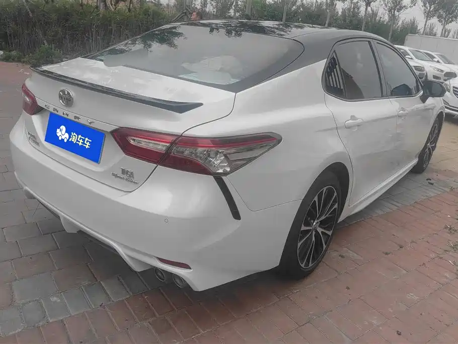 Toyota Camry 2019 — фото 3
