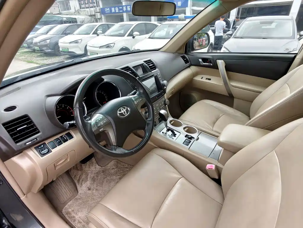 Toyota Highlander 2012 — фото 34