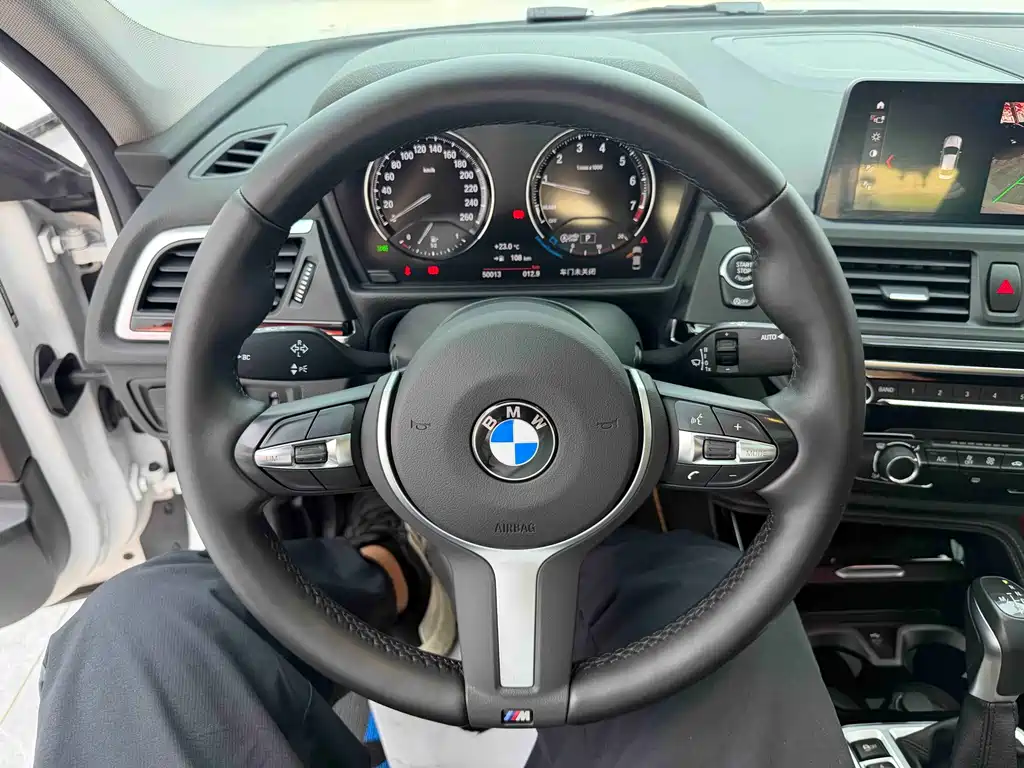 BMW 1 Series 2019 — фото 10