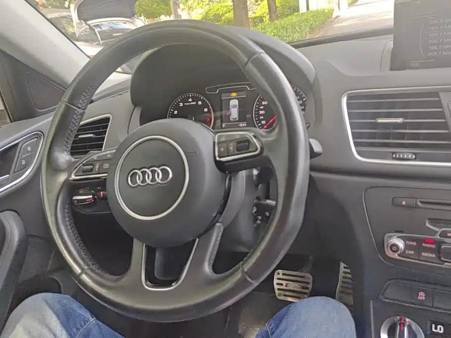 Audi Q3 2015 — фото 15