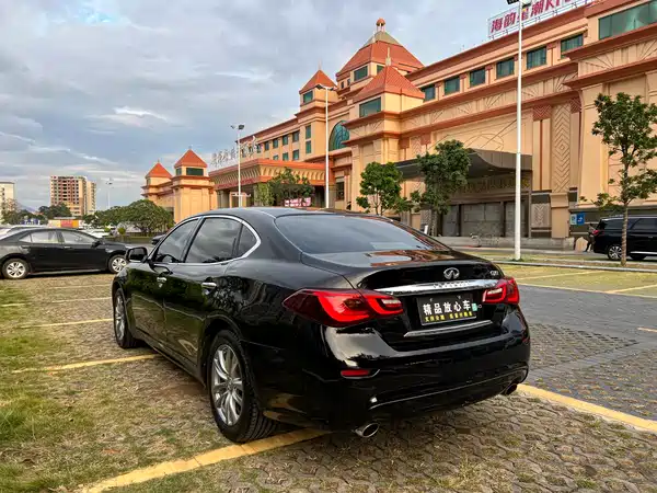 Infiniti Q70 2017