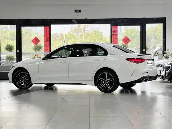 Mercedes-Benz C-Class 2024