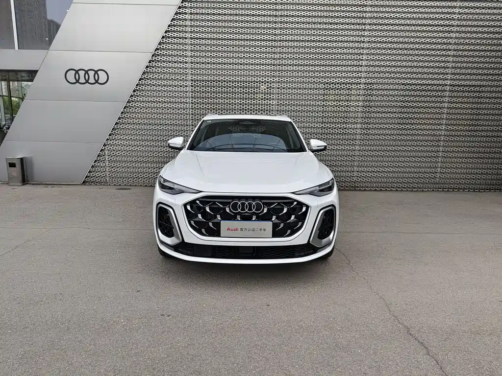 Audi Q5L 2025 — фото 1