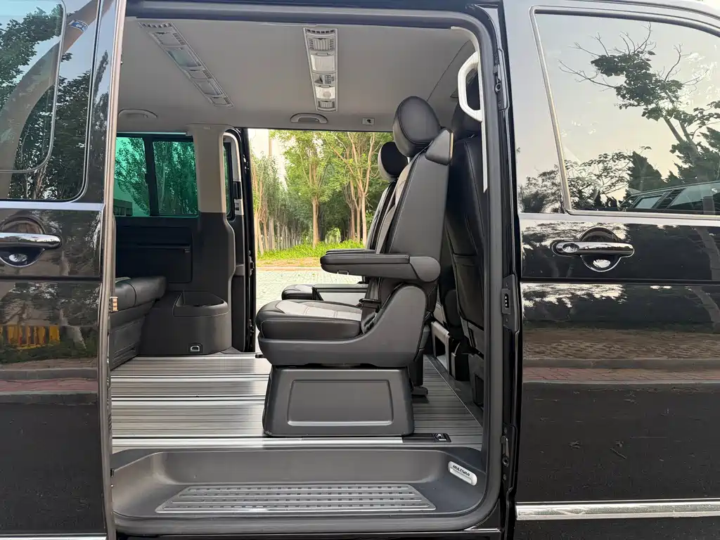 Volkswagen Multivan 2019 — фото 19