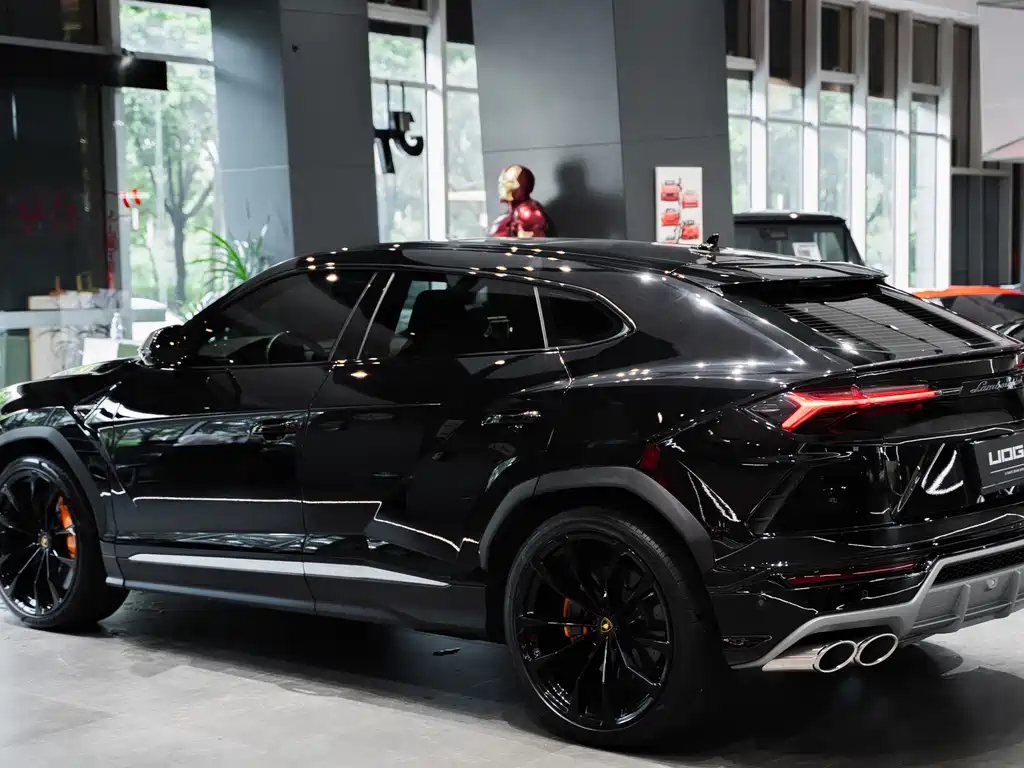 Lamborghini Urus 2022 — фото 11