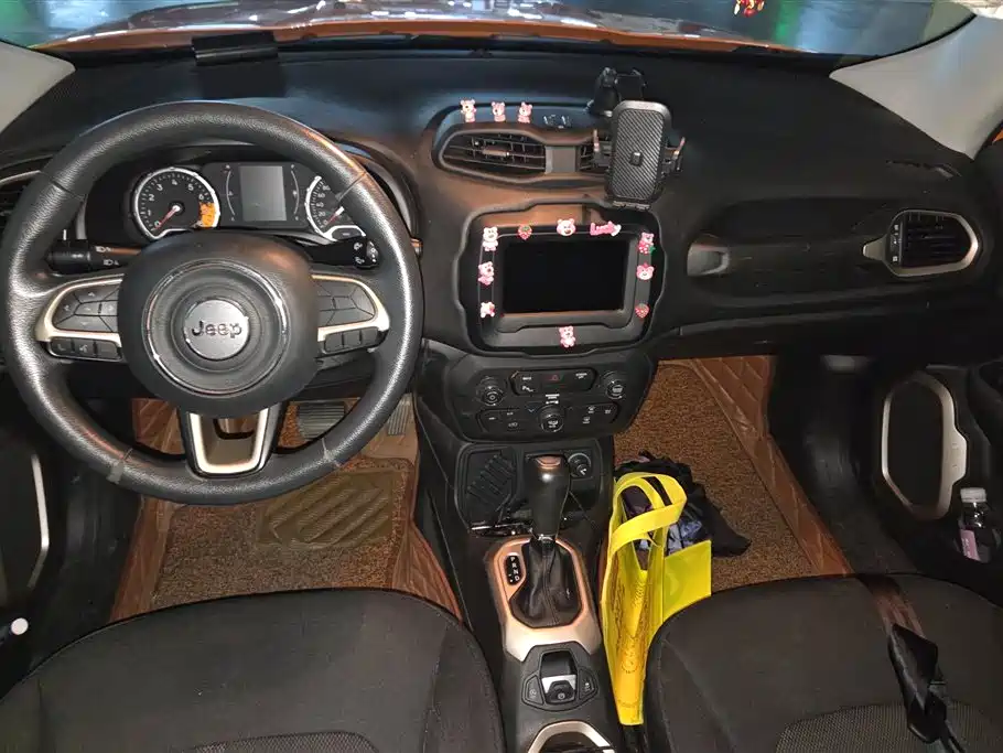 Jeep Renegade 2019 — фото 12