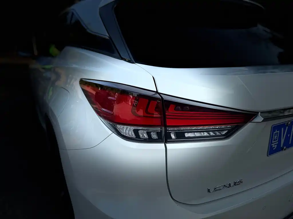 Lexus RX 2022 — фото 13