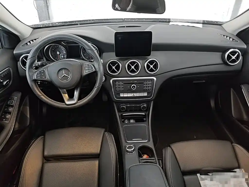 Mercedes-Benz GLA 2018 — фото 16