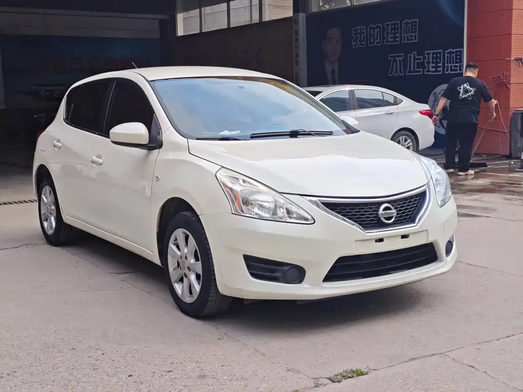 Nissan Tiida 2015 — фото 3