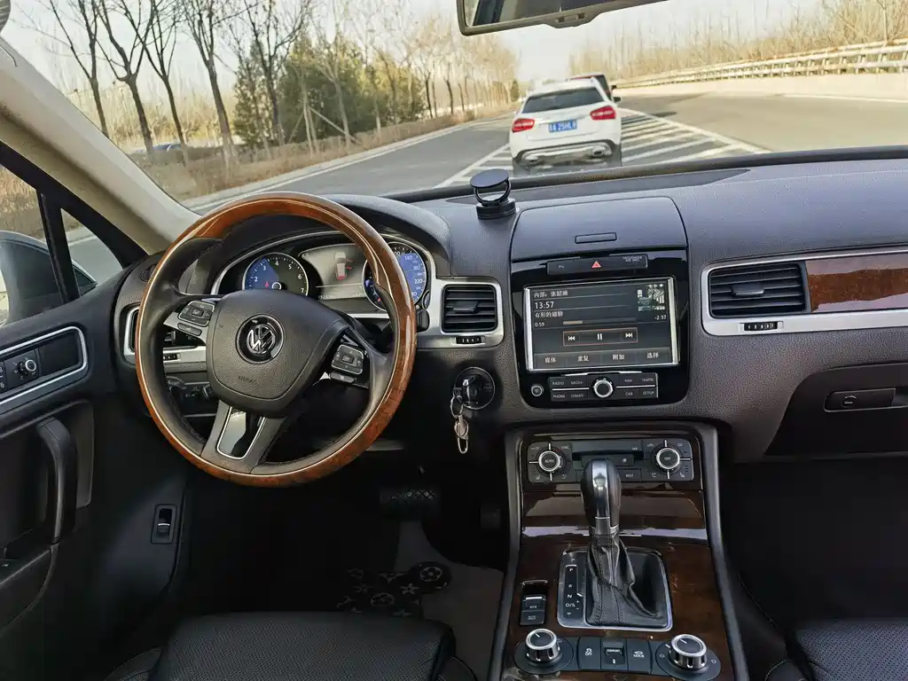 Volkswagen Touareg 2015 — фото 11