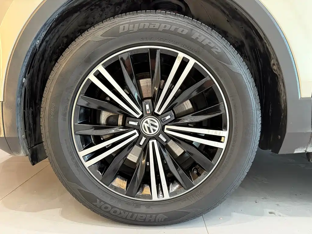 Volkswagen Tiguan L 2020 — фото 12