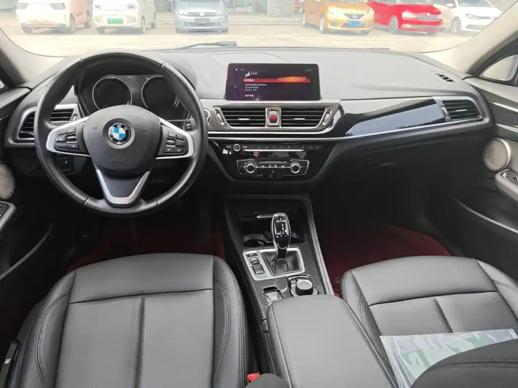 BMW 1 Series 2020 — фото 10
