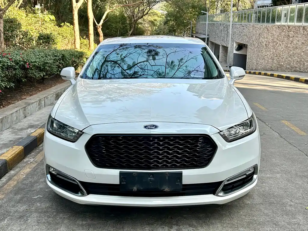 Ford Taurus 2017 — фото 2