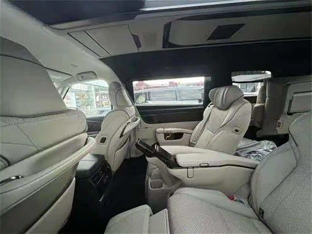 Toyota Alphard 2024 — фото 7