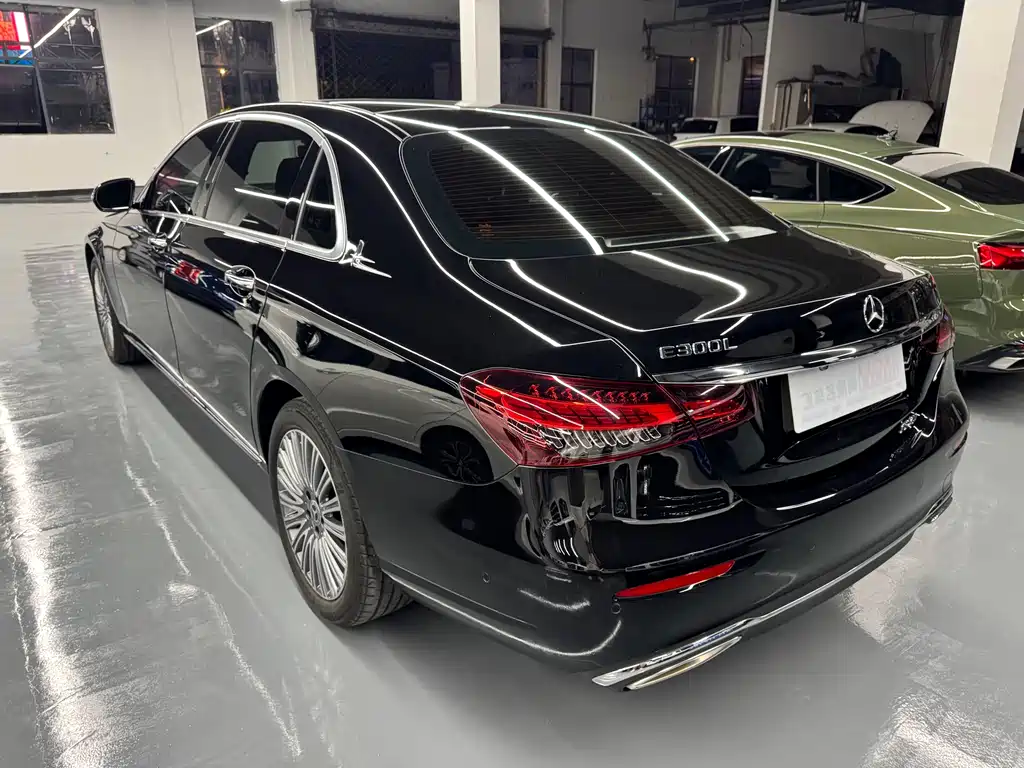 Mercedes-Benz E-Class 2023 — фото 11