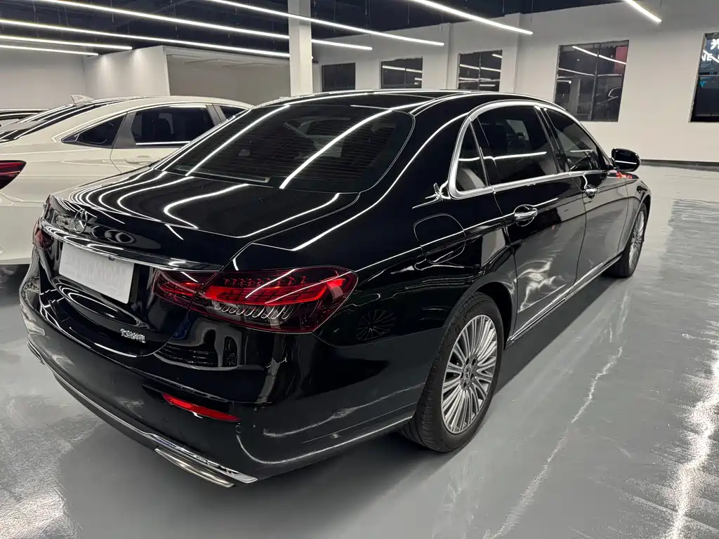 Mercedes-Benz E-Class 2023 — фото 13