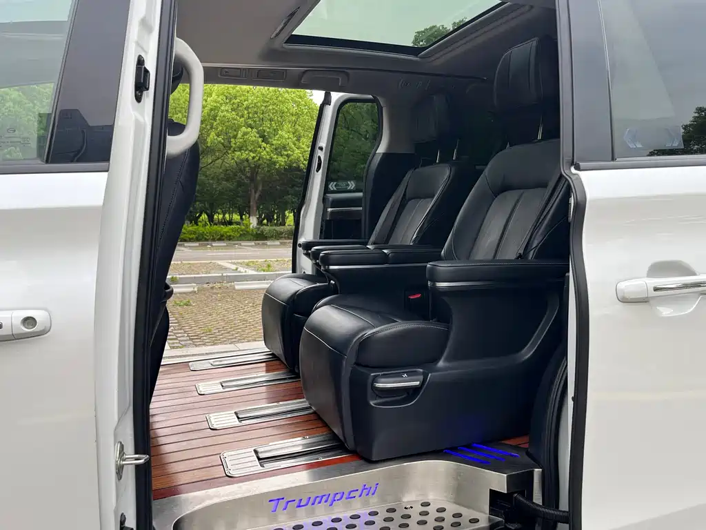 GAC Motor Trumpchi M8 2022 — фото 9