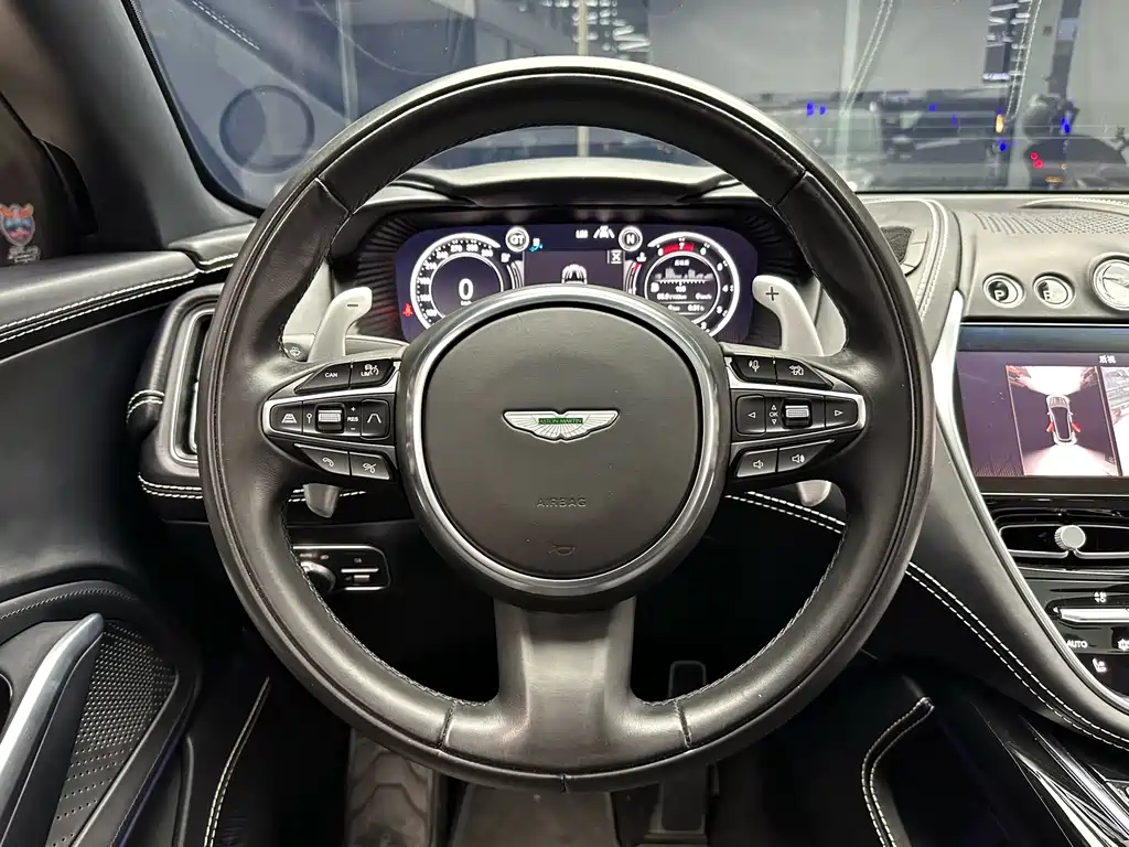 Aston Martin DBX 2022 — фото 19