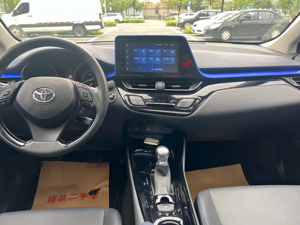 Toyota C-HR 2023 — фото 17