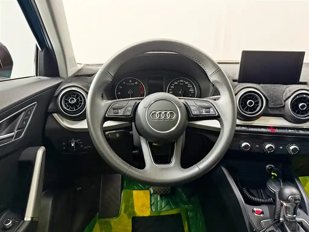 Audi Q2L 2021 — фото 11