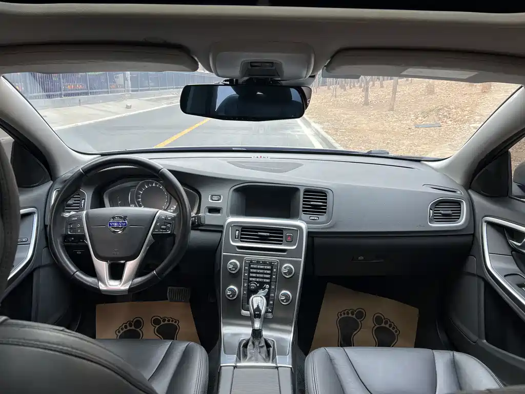 Volvo S60 2015 — фото 5