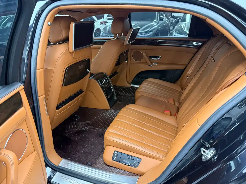 Bentley Flying Spur 2015 — фото 7