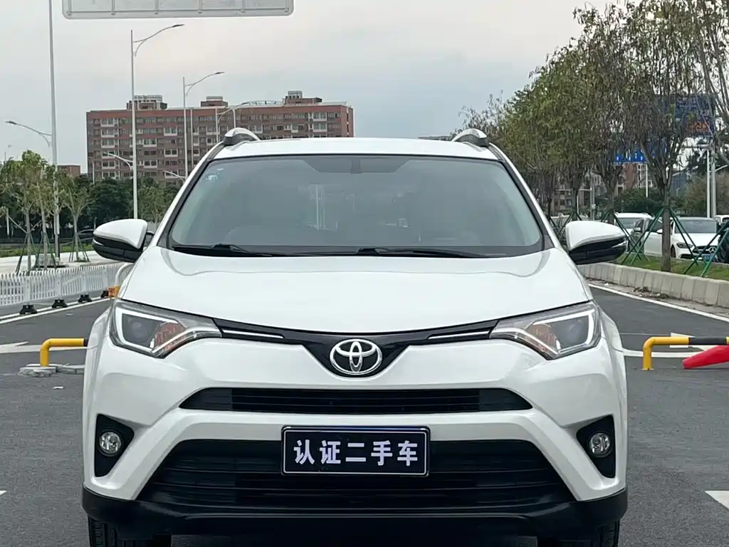 Toyota RAV4 2018 — фото 2