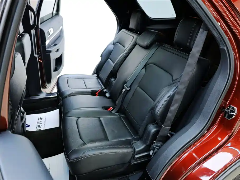 Ford Explorer 2016 — фото 31