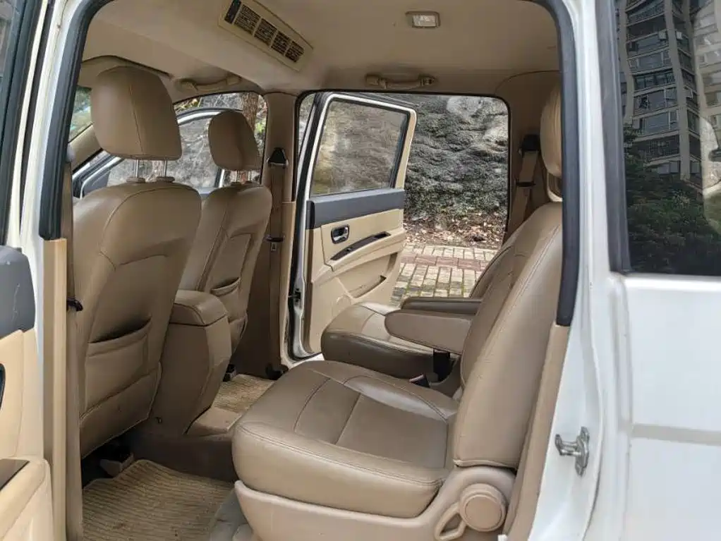 Wuling Hongguang 2014