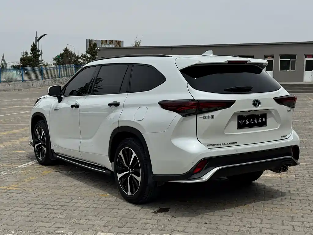 Toyota Crown Kluger 2023