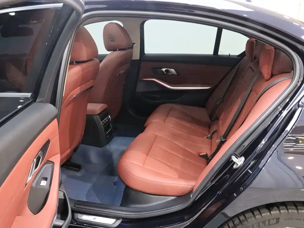 BMW 3 Series 2023 — фото 10