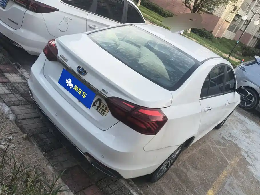 Geely Emgrand 2018