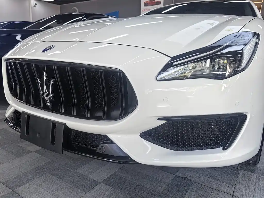 Maserati Quattroporte 2018 — фото 11