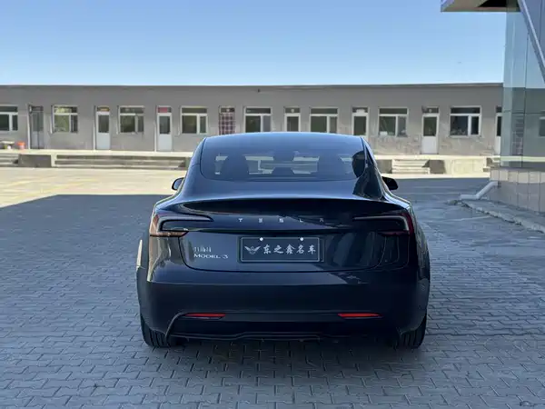 Tesla Model 3 2024