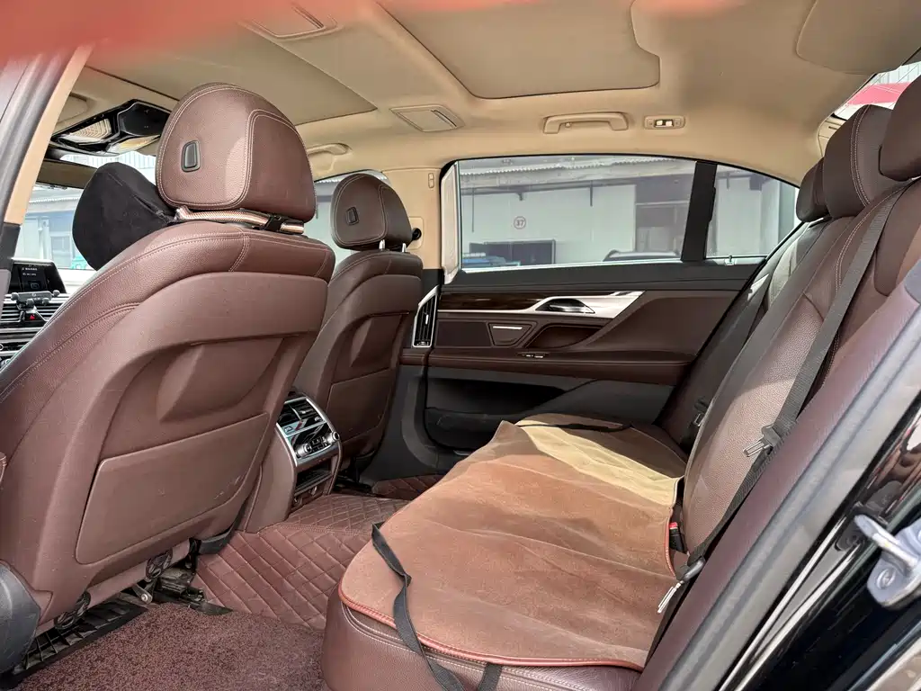 BMW 7 Series 2017 — фото 15