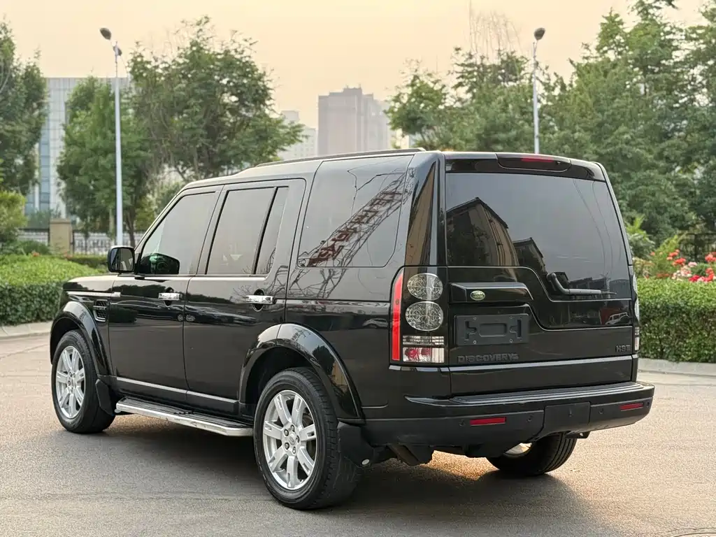 Land Rover Discovery 2010 — фото 9