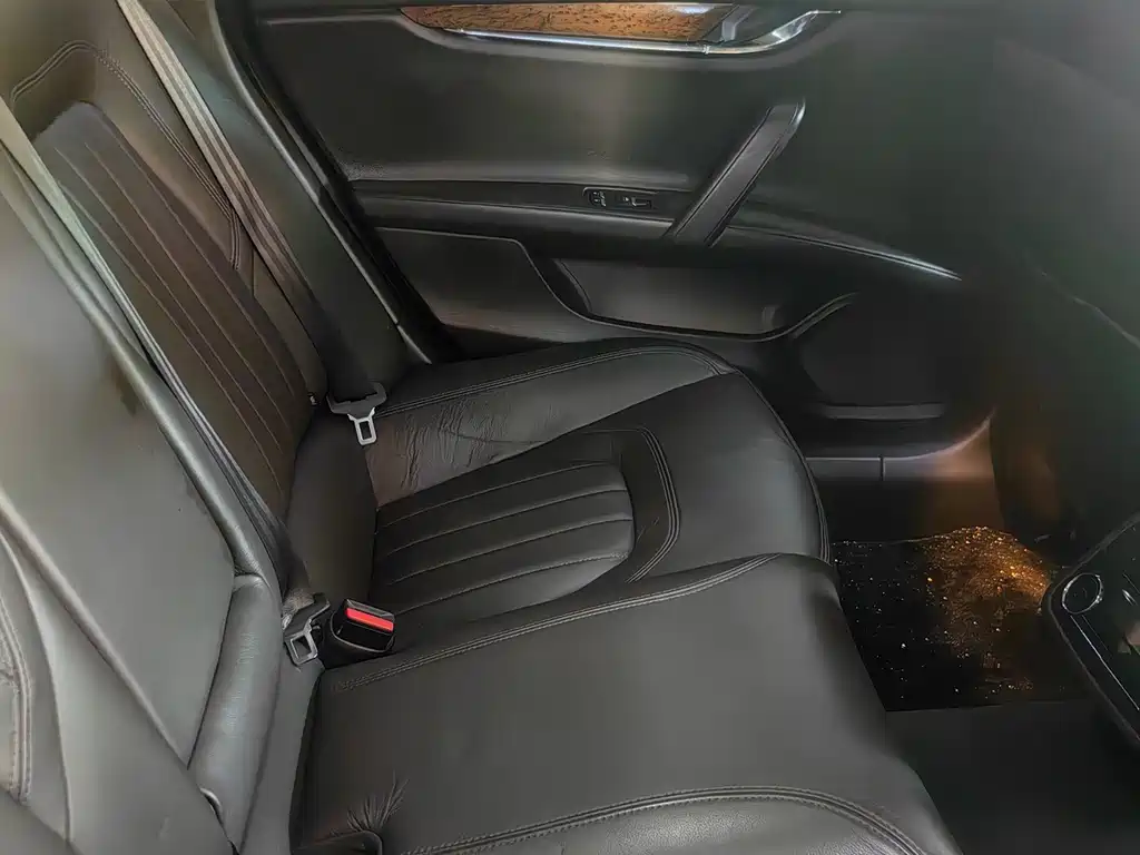 Maserati Quattroporte 2018 — фото 16