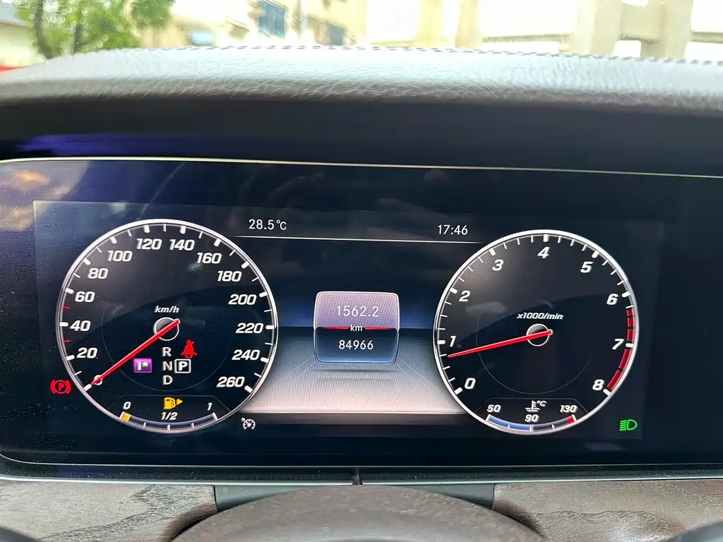 Mercedes-Benz E-Class 2019 — фото 16