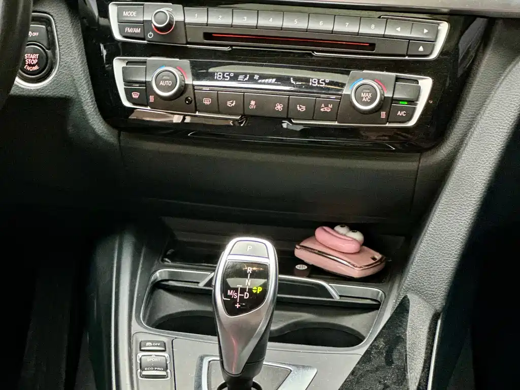 BMW 3 Series 2019 — фото 15