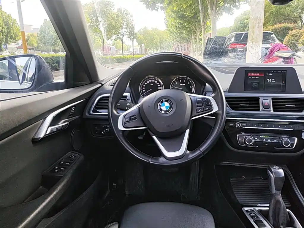 BMW 1 Series 2019 — фото 11