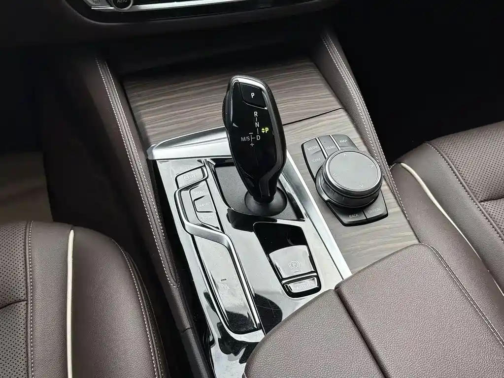 BMW 5 Series 2024 — фото 14