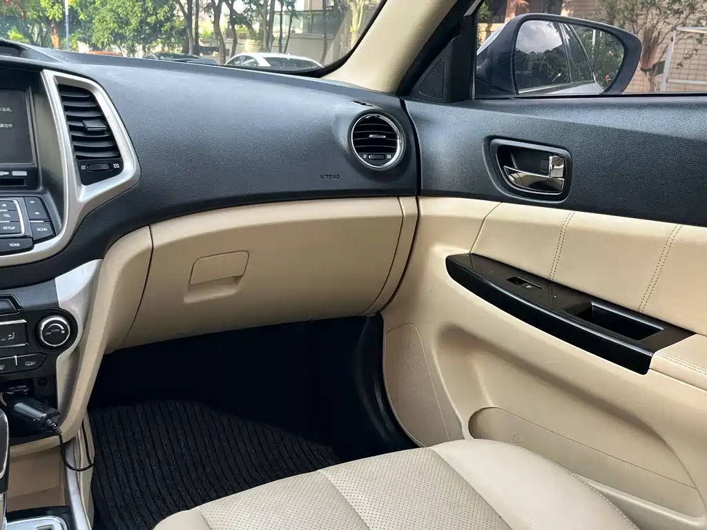 Changan Eado 2016 — фото 12