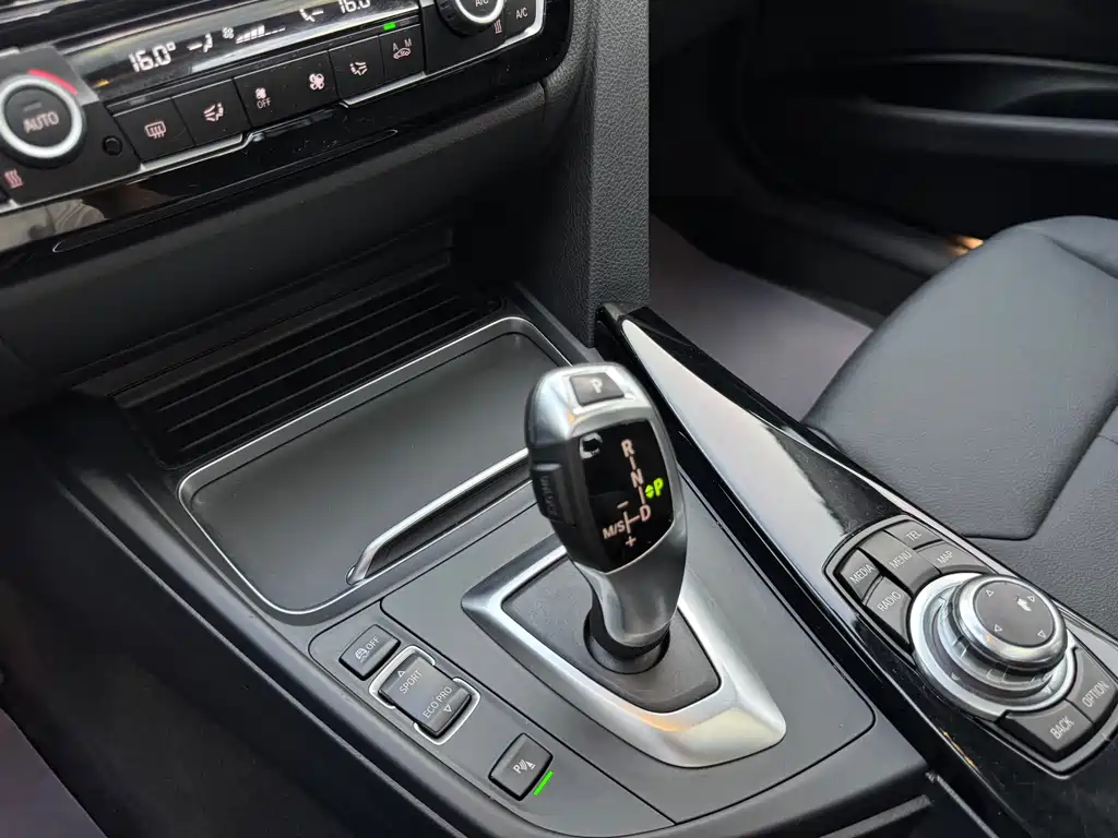 BMW 3 Series 2016 — фото 16
