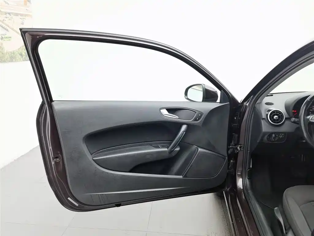 Audi A1 2015 — фото 8