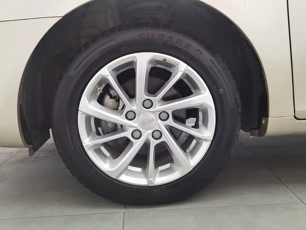 Geely Emgrand 2021 — фото 17