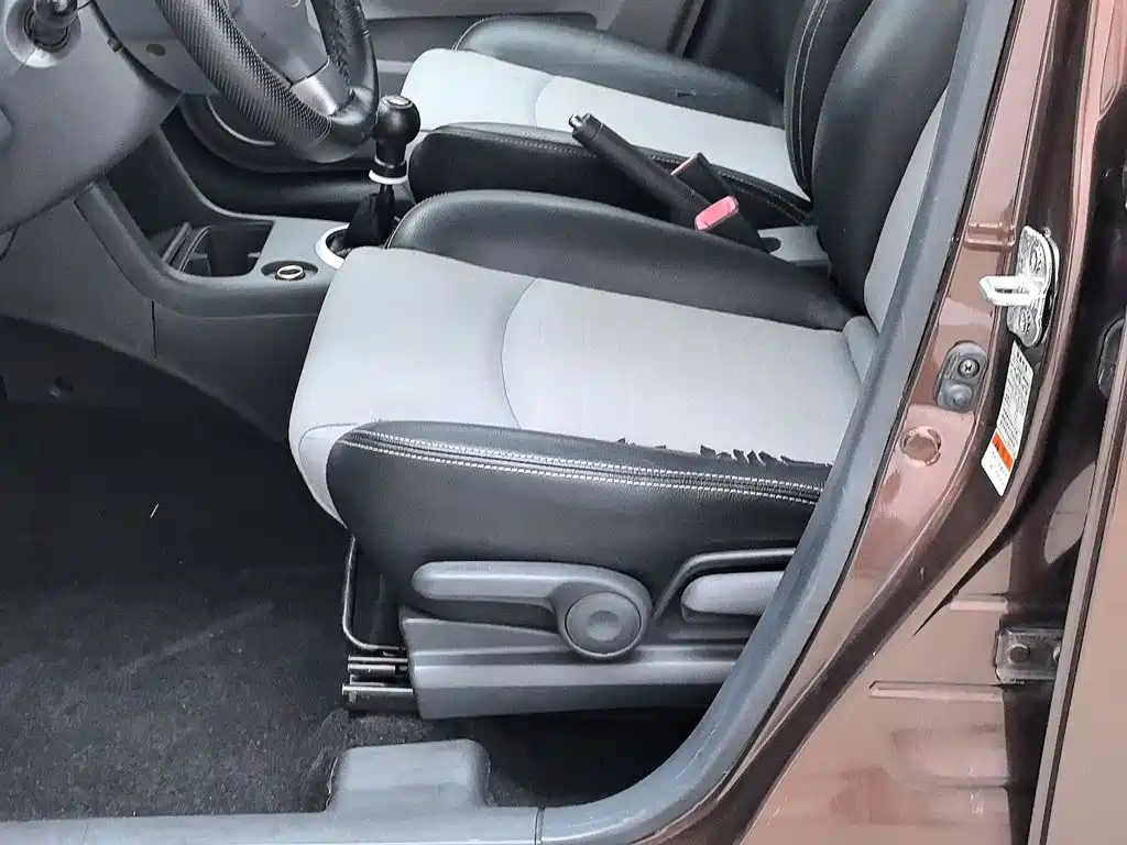Suzuki Swift 2011 — фото 20