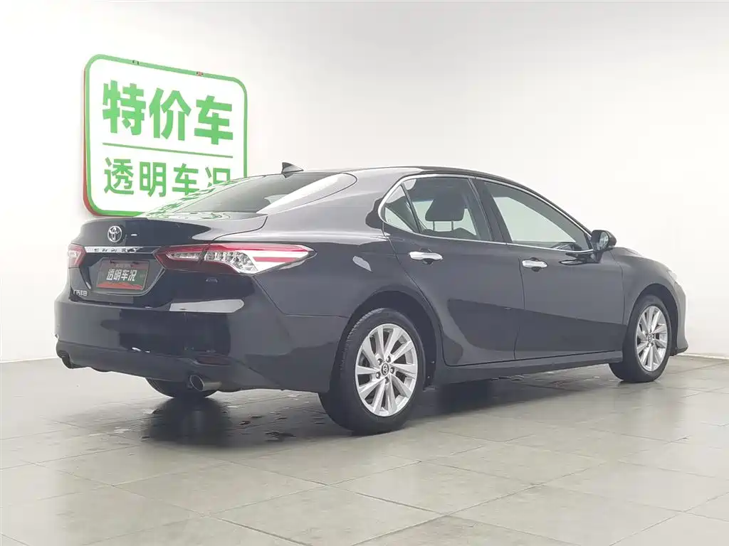 Toyota Camry 2021 — фото 2