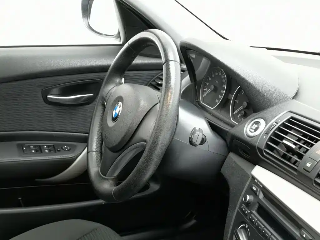 BMW 1 Series 2010 — фото 22